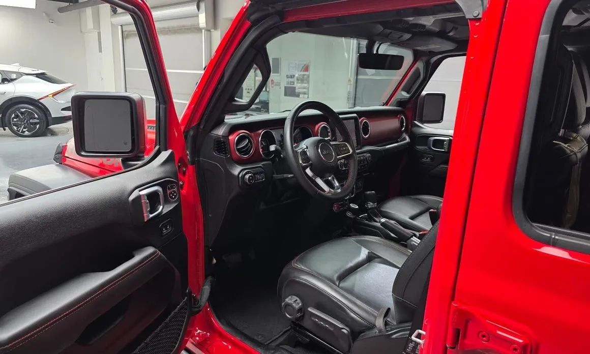 Jeep Wrangler — фото 8
