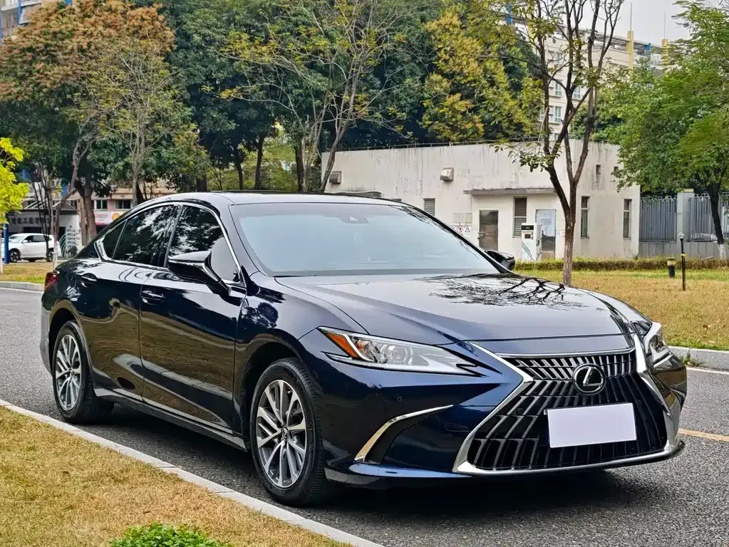 Lexus ES — фото 1