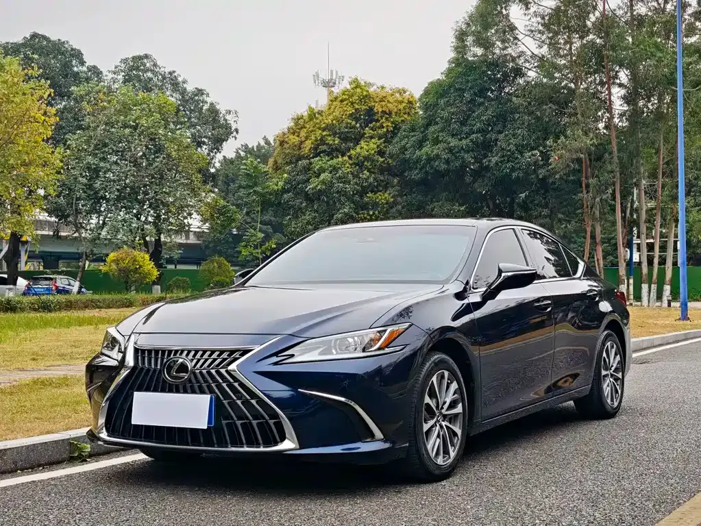 Lexus ES — фото 5