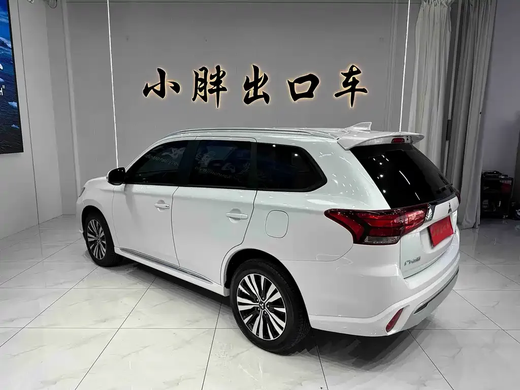 Mitsubishi Outlander — фото 8