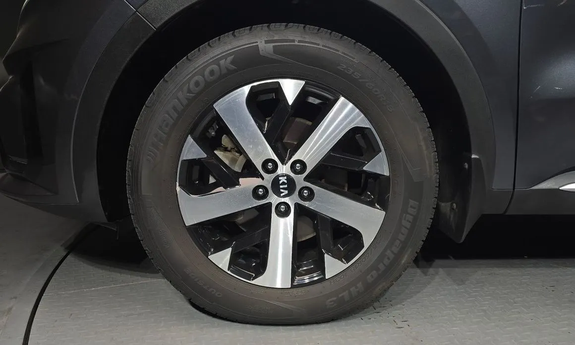 Kia Sorento — фото 9