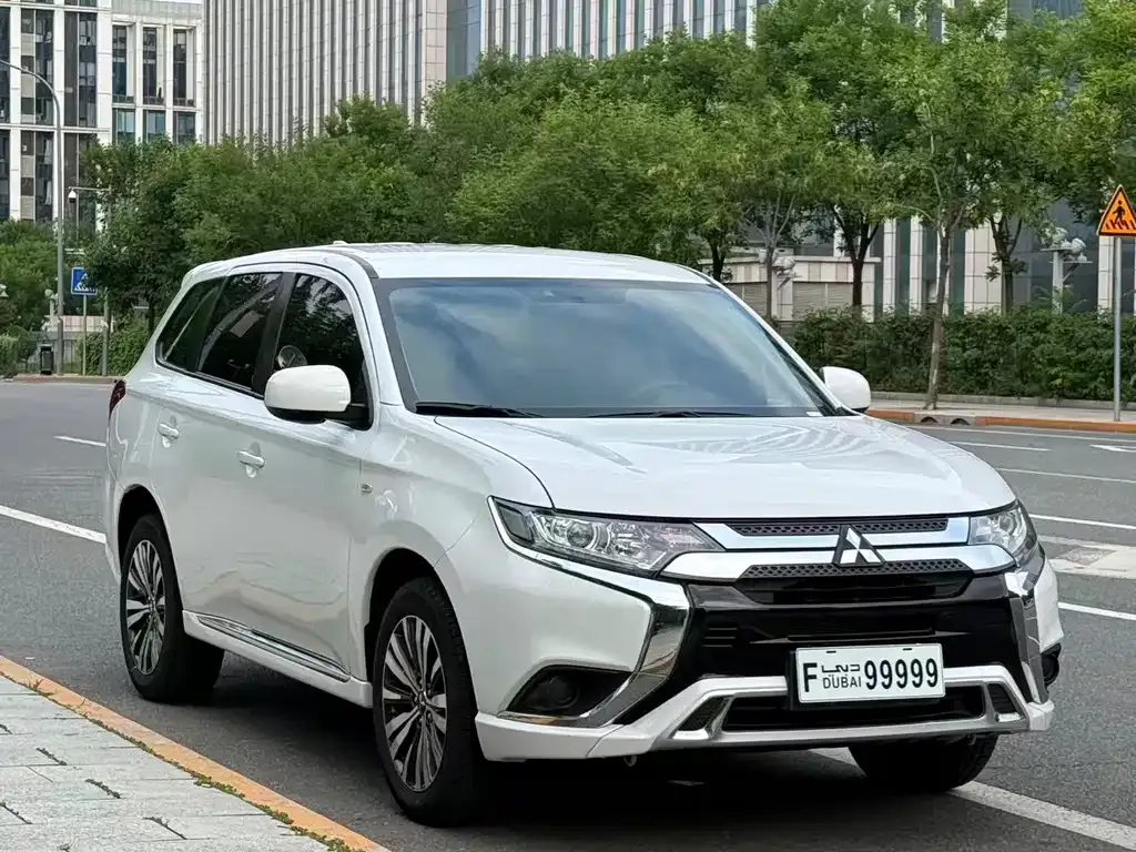 Mitsubishi Outlander — фото 9