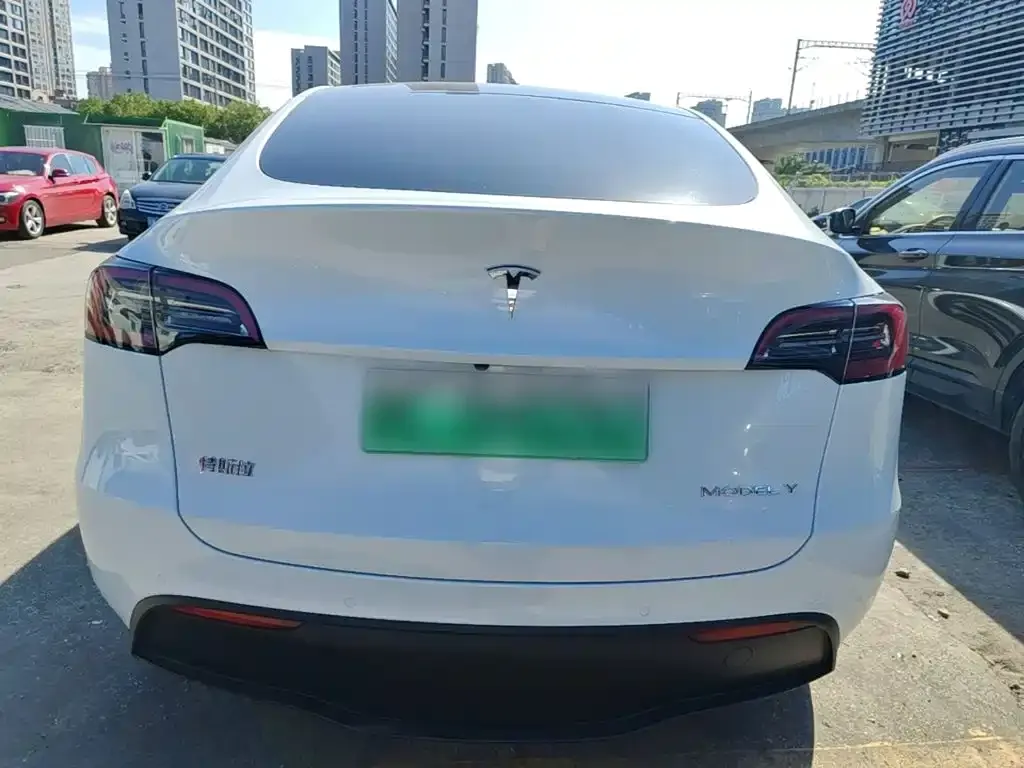 Tesla Model Y — фото 9