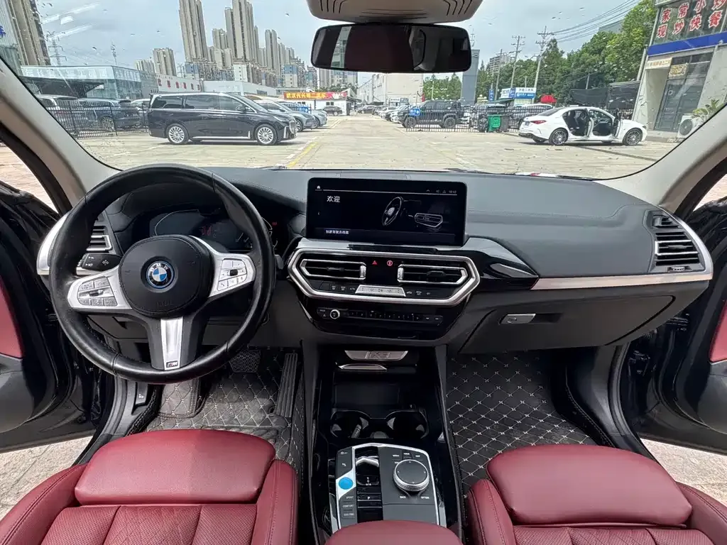BMW iX3 — фото 9