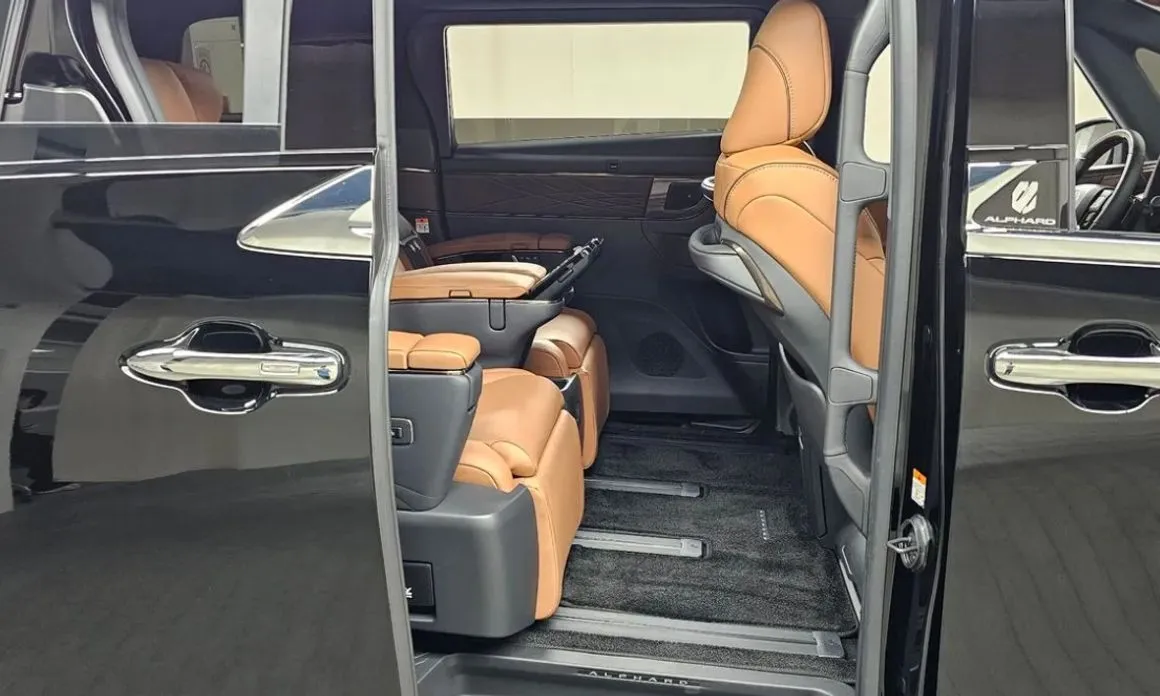 Toyota Alphard — фото 8