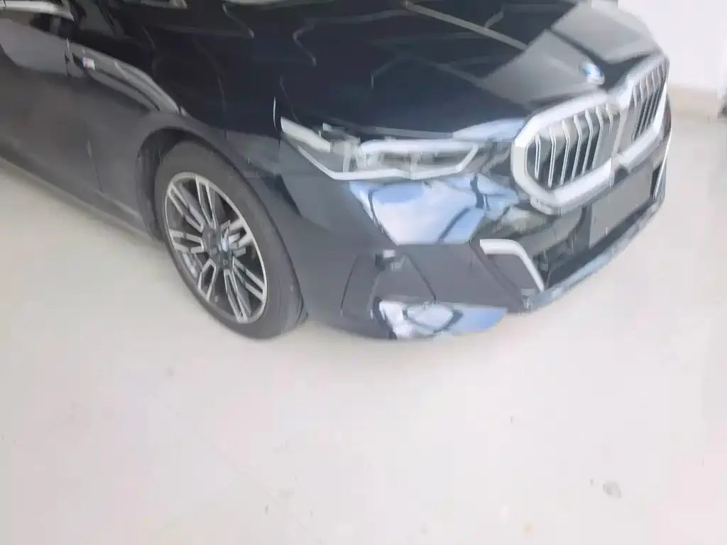 BMW 5 Series — фото 1
