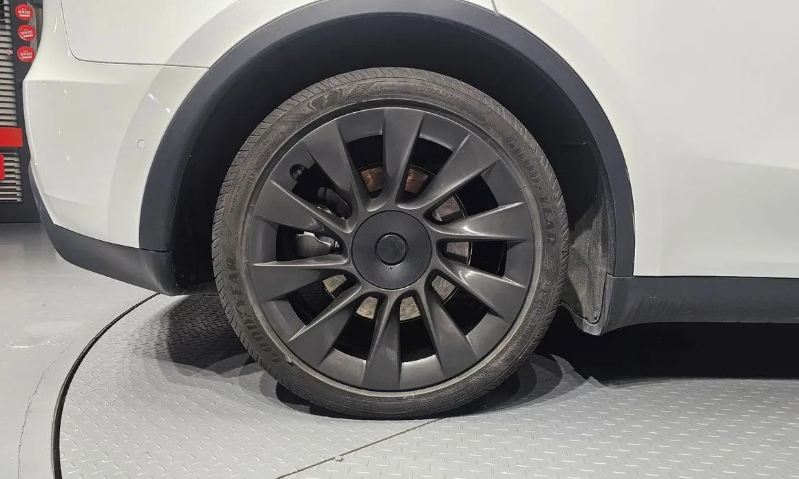 Tesla Model Y — фото 8