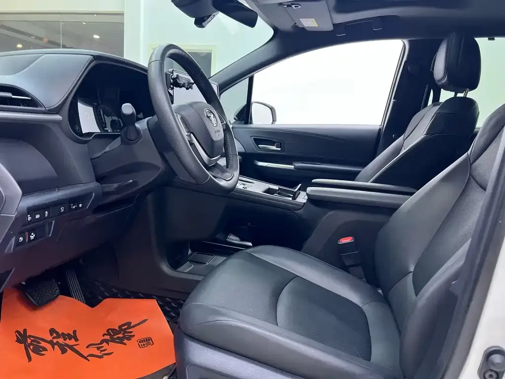 Toyota Granvia — фото 9