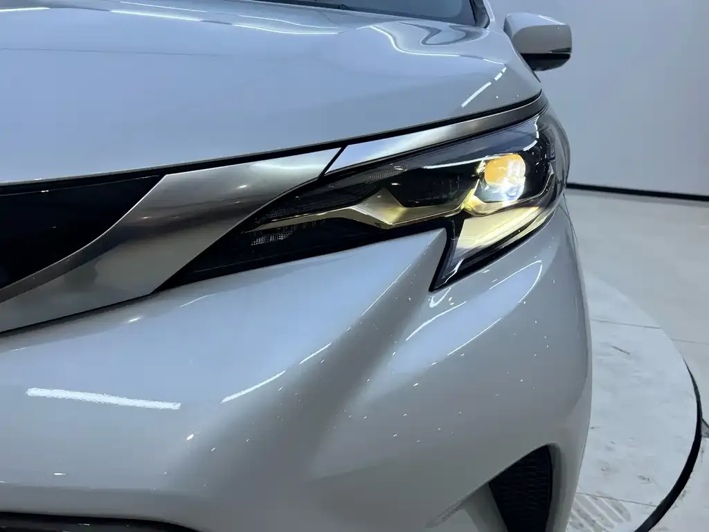 Toyota Granvia — фото 4