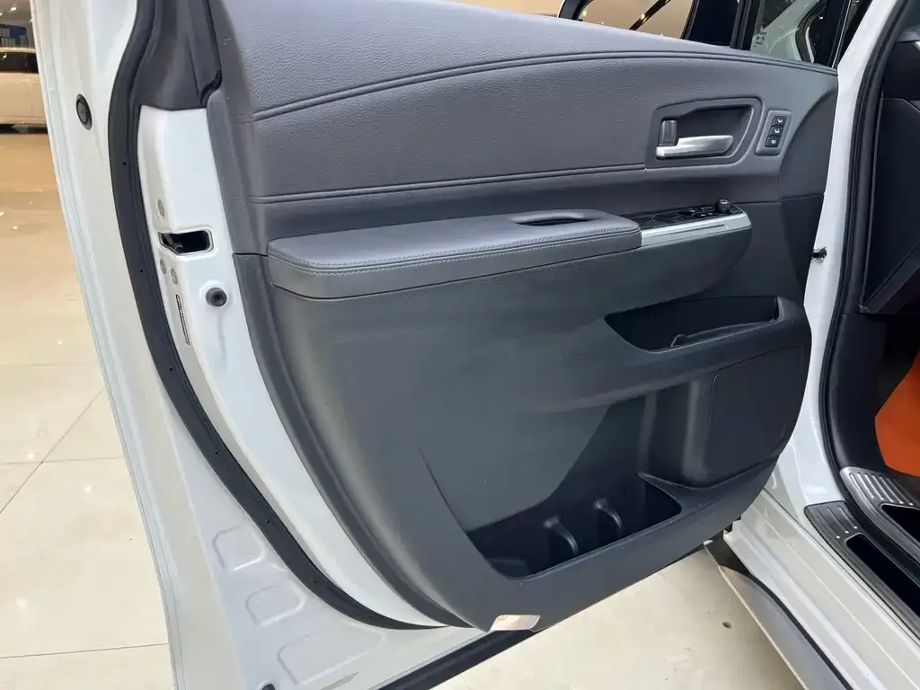 Toyota Granvia — фото 8