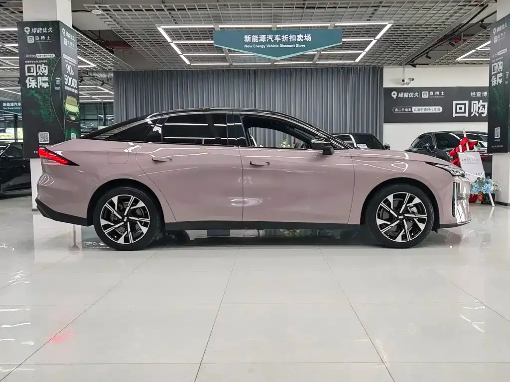 Geely Galaxy L6 — фото 6