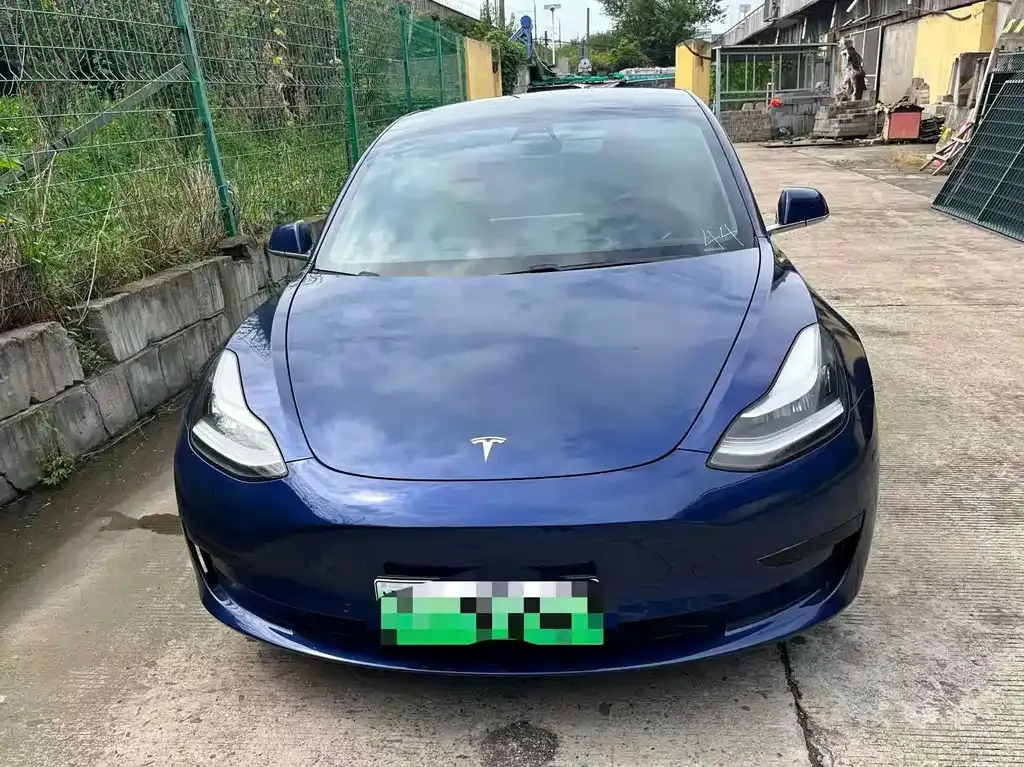 Tesla Model 3 — фото 1