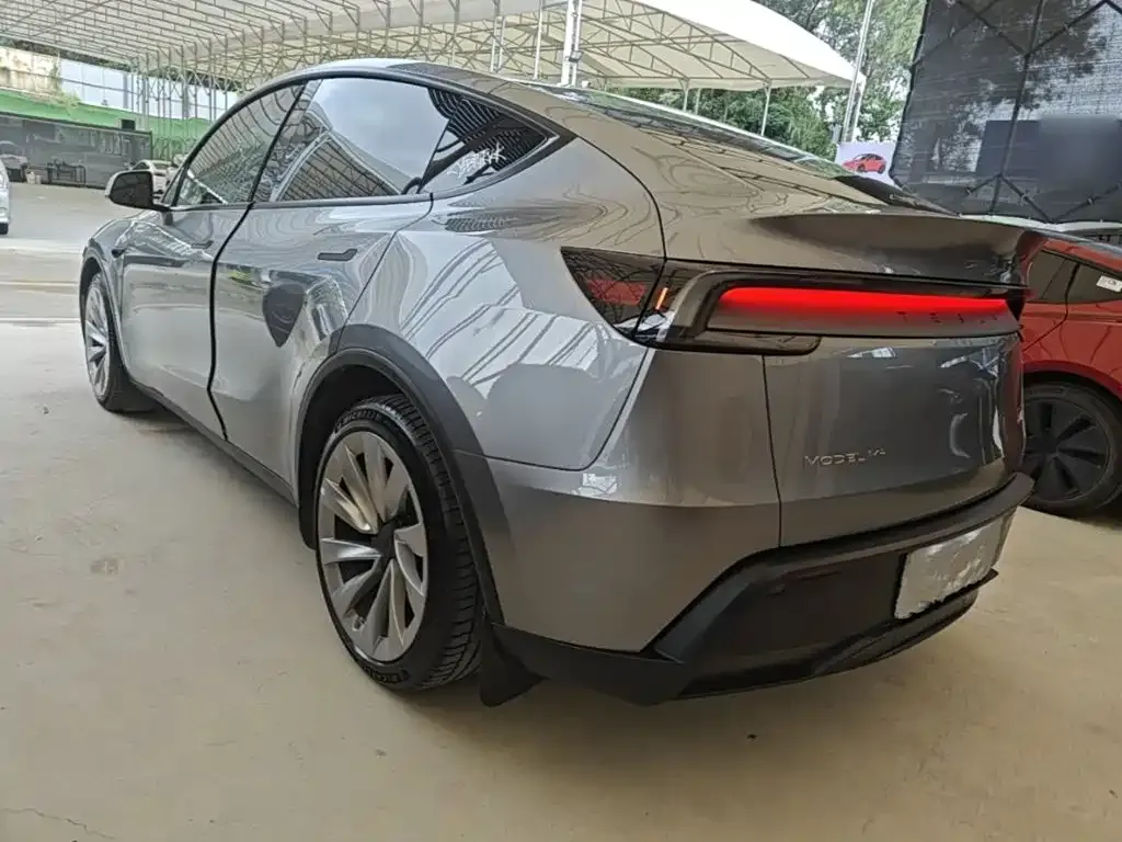 Tesla Model Y — фото 5