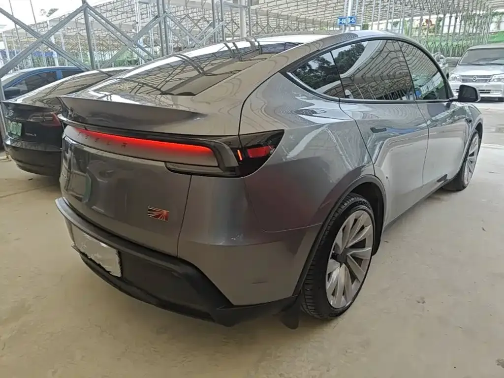 Tesla Model Y — фото 8
