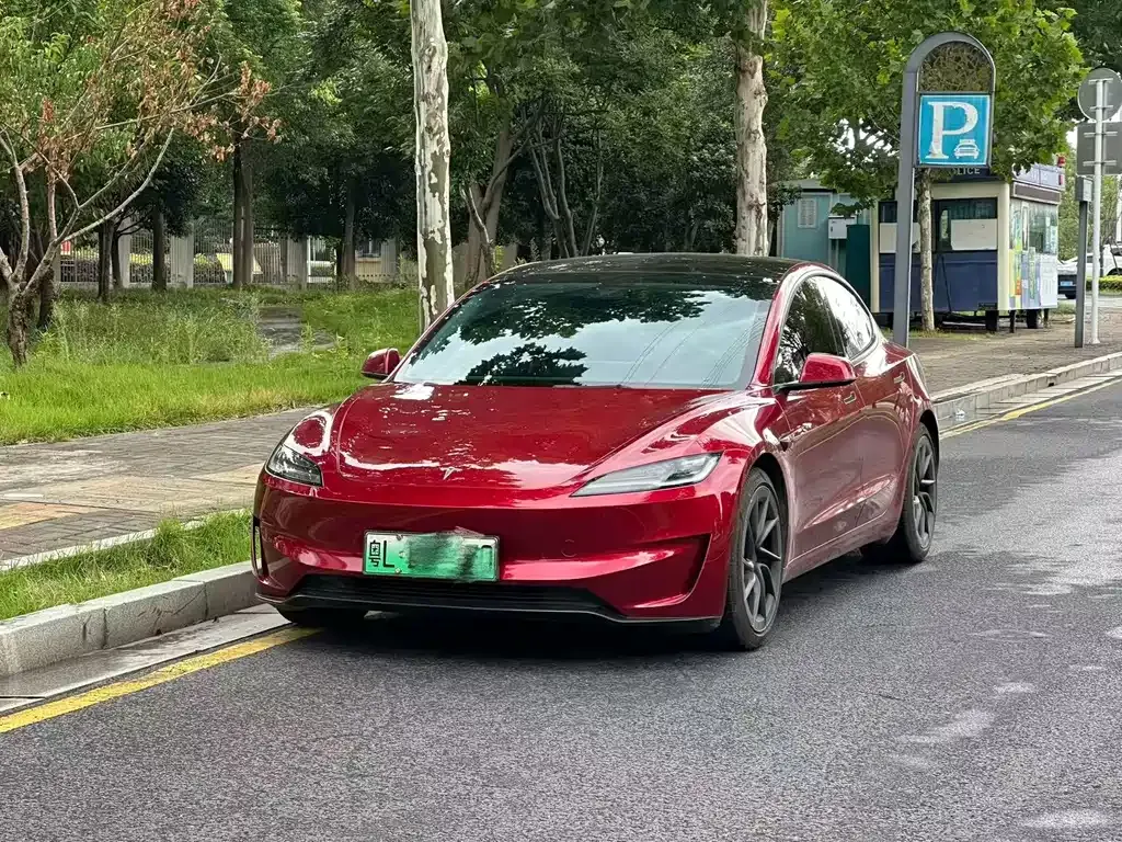 Tesla Model 3 — фото 1