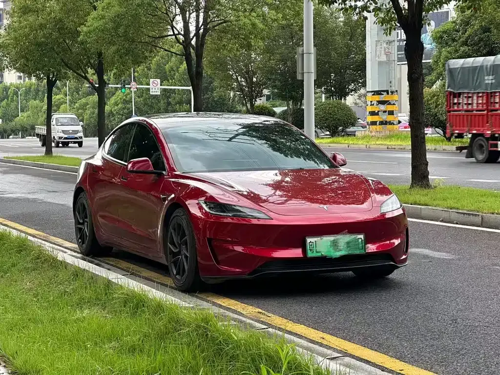 Tesla Model 3 — фото 8