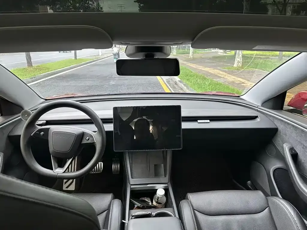 Tesla Model 3 — фото 2