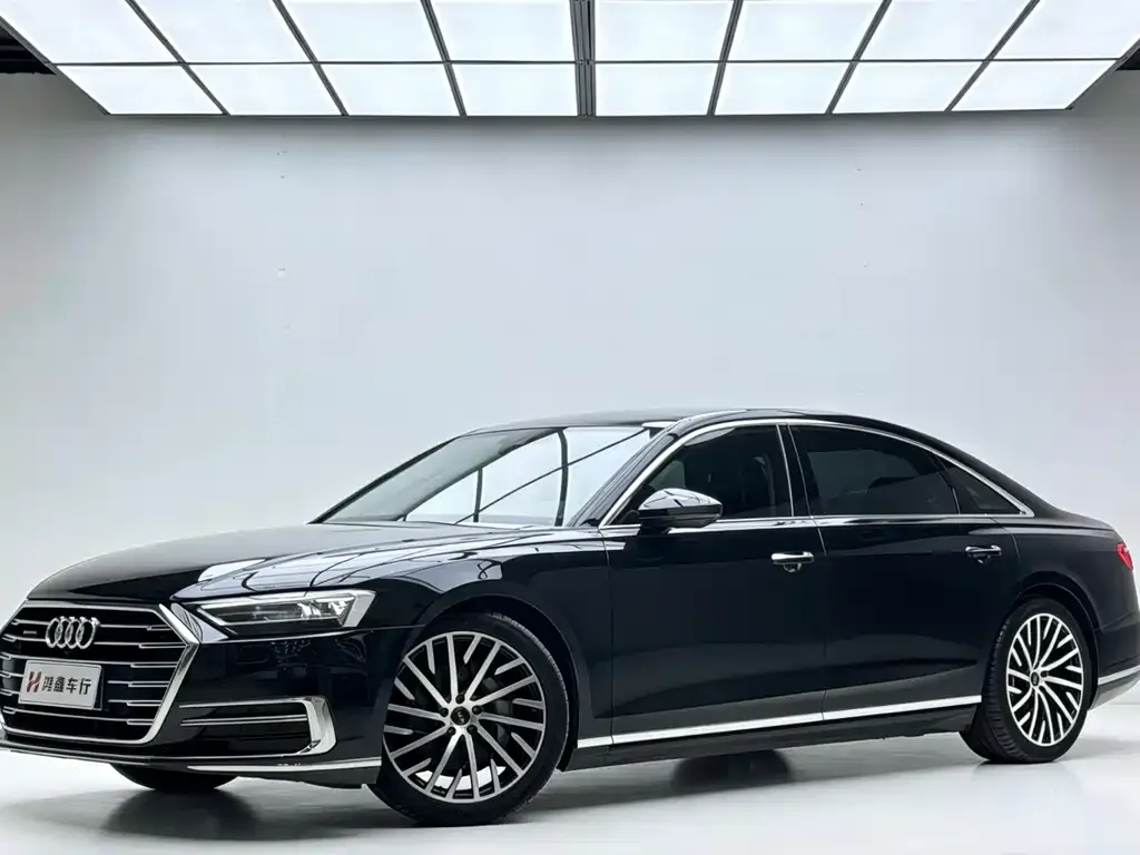 Audi A8 — фото 1