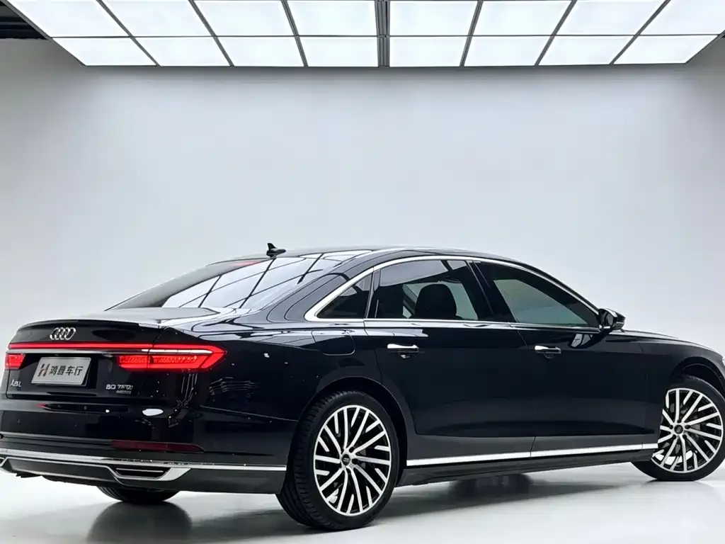 Audi A8 — фото 10