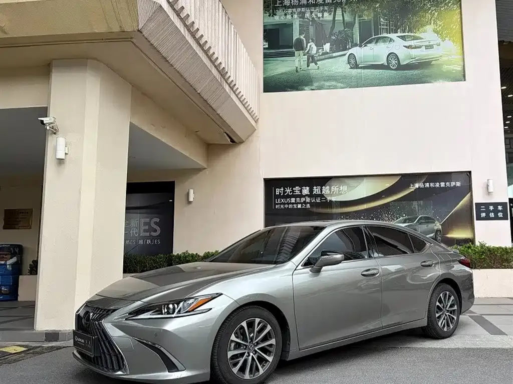 Lexus ES — фото 1