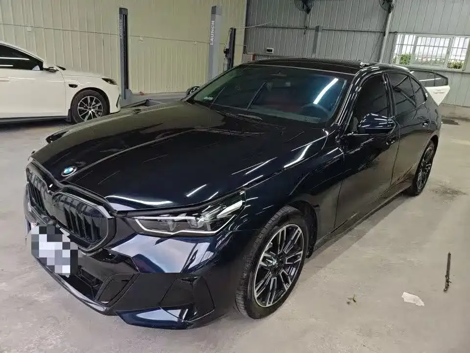 BMW 5 Series — фото 1