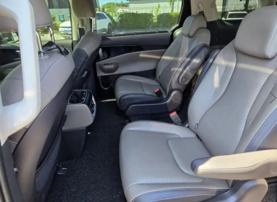 Kia Carnival — фото 10