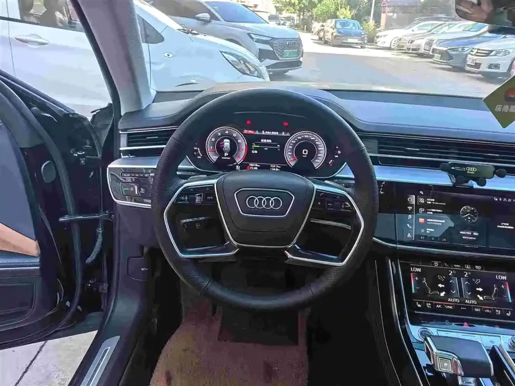 Audi A8 — фото 9