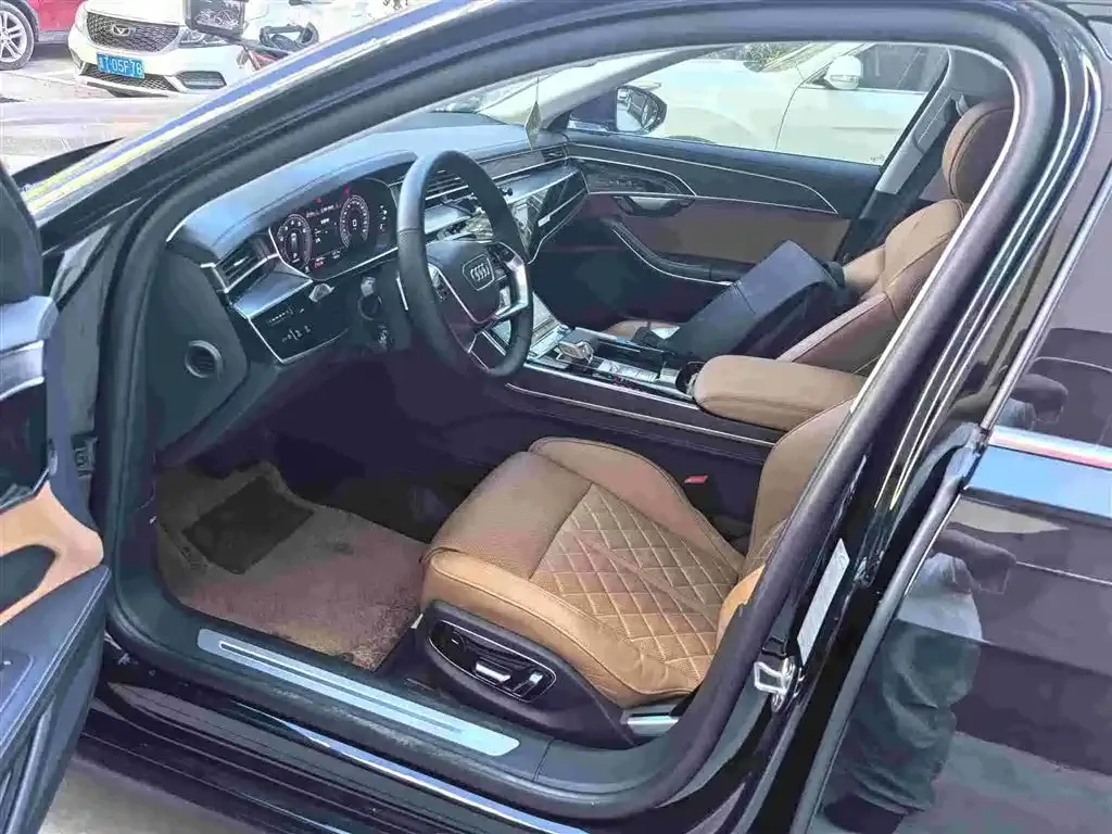Audi A8 — фото 8