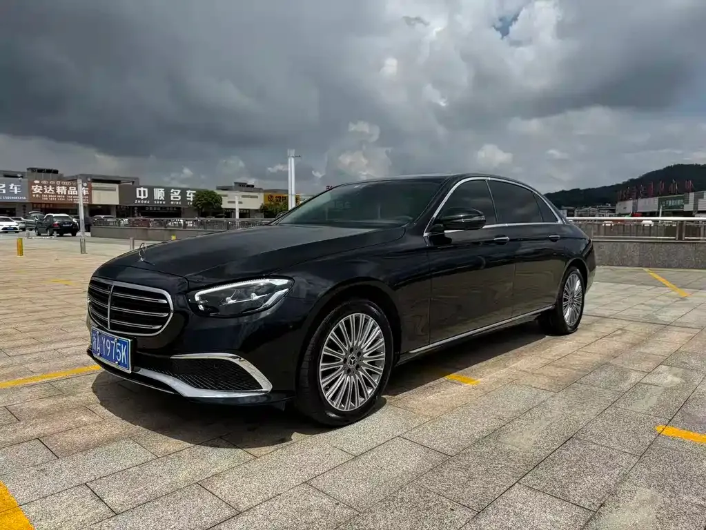 Mercedes-Benz E-Class — фото 1