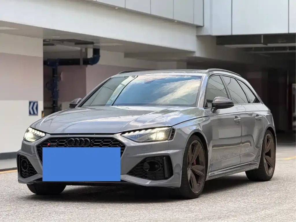 Audi RS 4 — фото 1