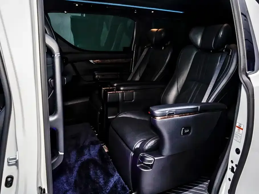 Toyota Vellfire — фото 4