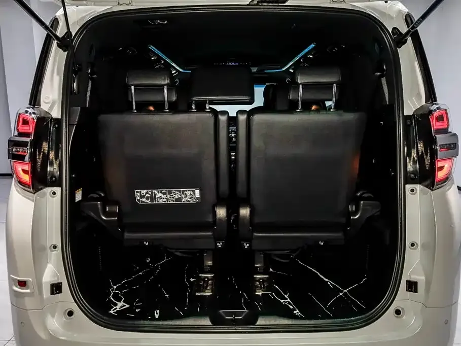 Toyota Vellfire — фото 9