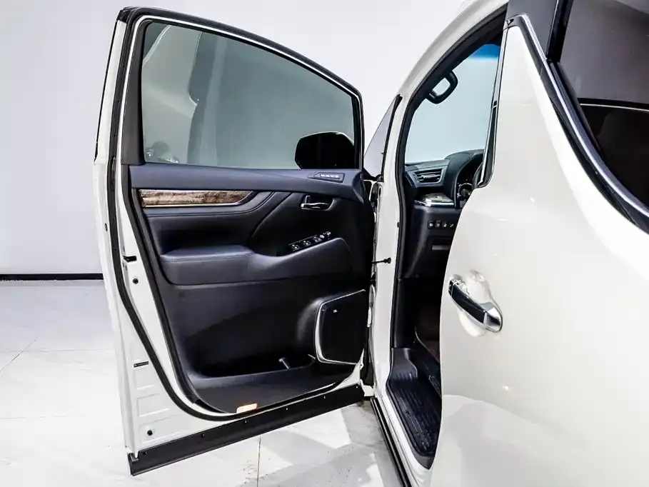 Toyota Vellfire — фото 7