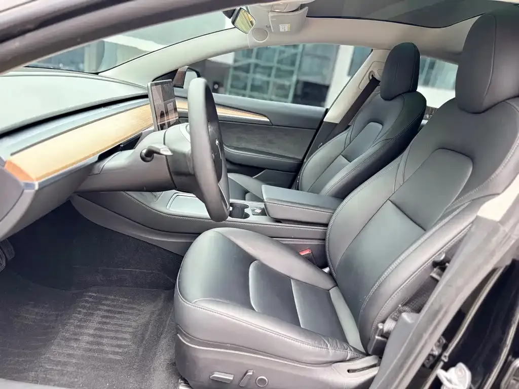 Tesla Model 3 — фото 4