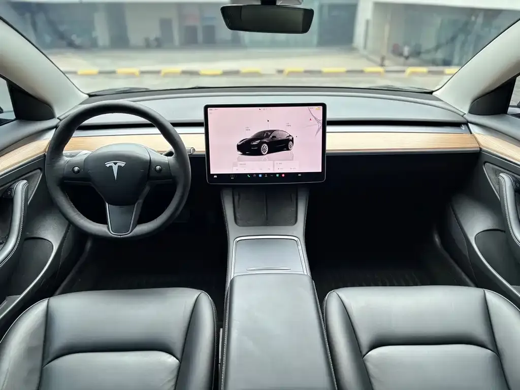 Tesla Model 3 — фото 7