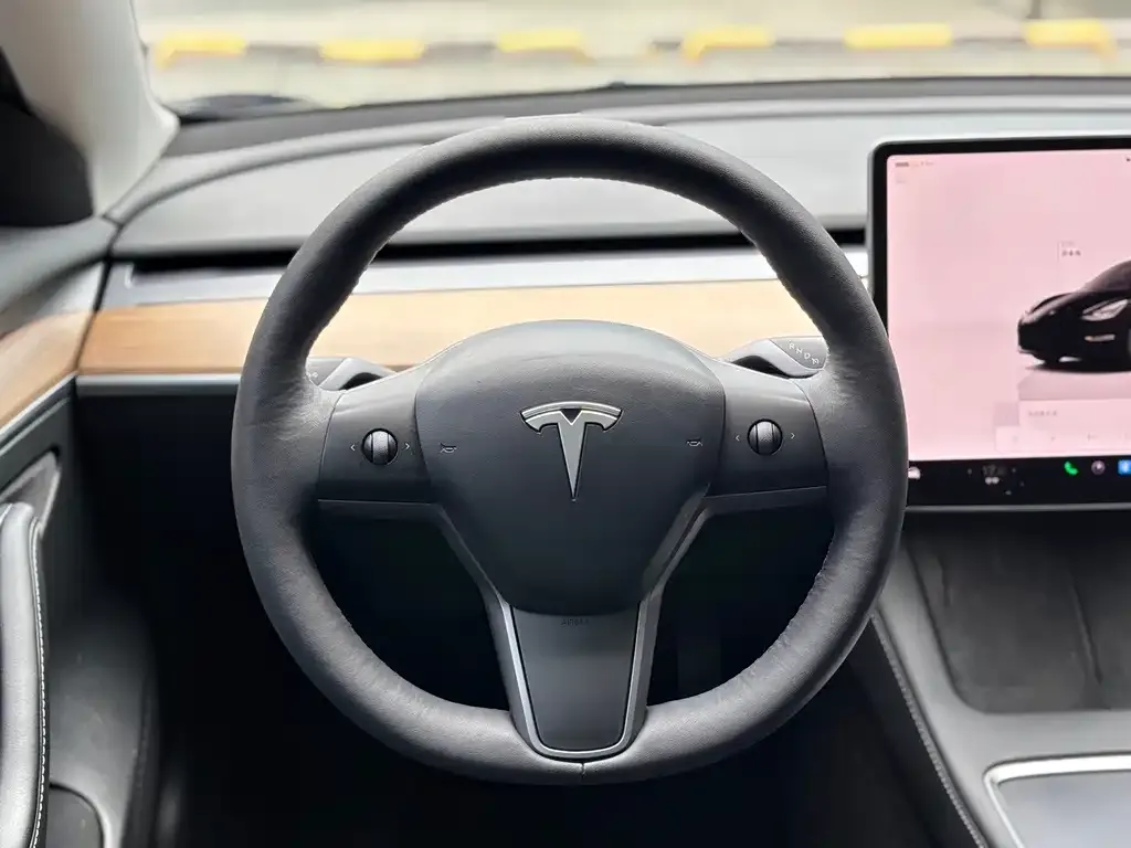 Tesla Model 3 — фото 3