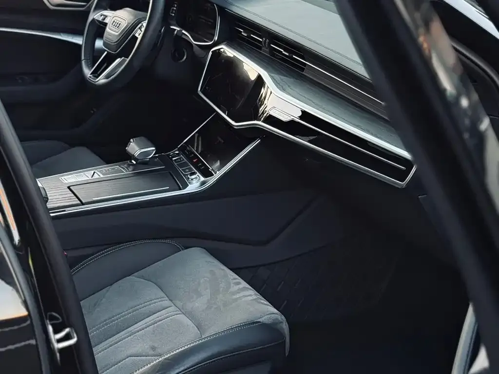 Audi A6L — фото 5