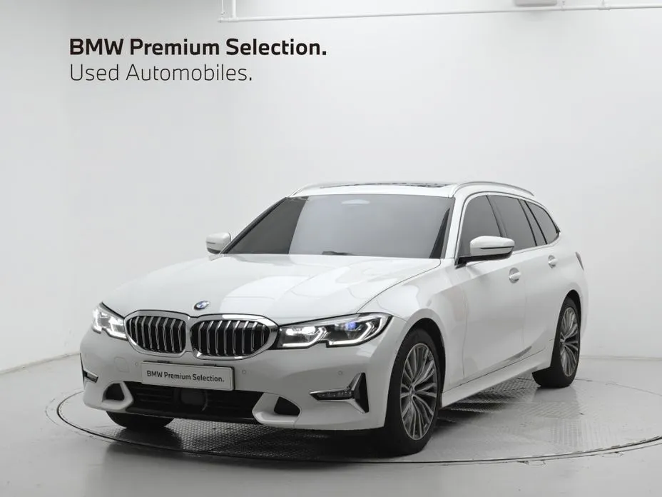 BMW 3-Series 320i Touring Luxury 1