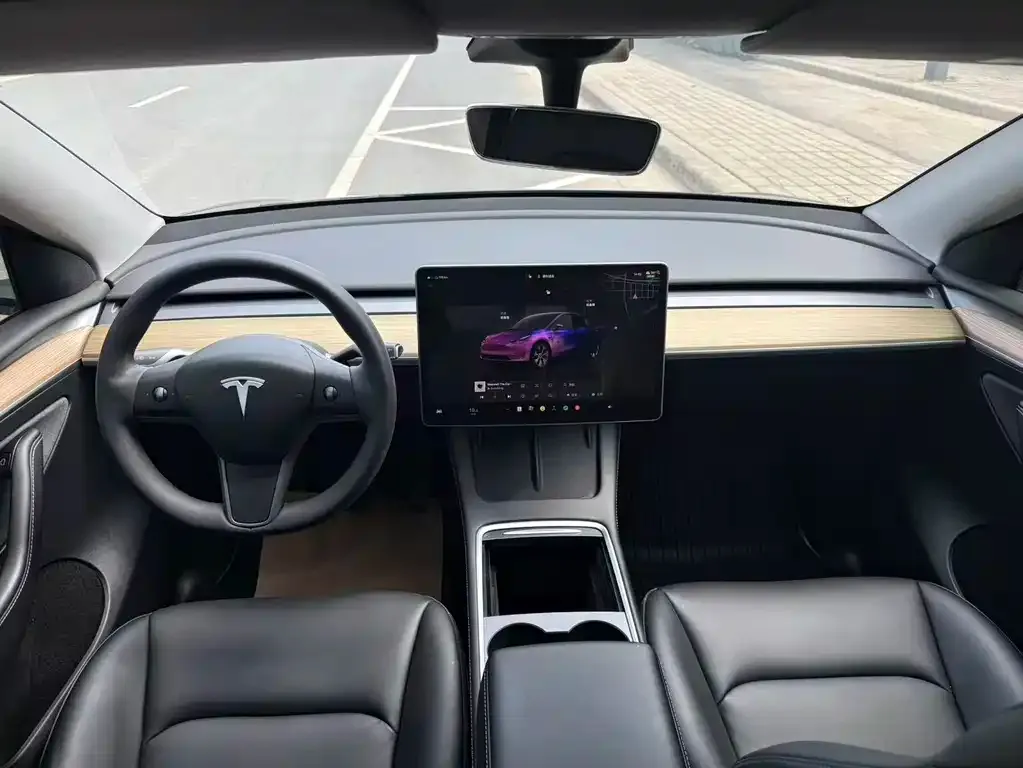 Tesla Model Y — фото 3