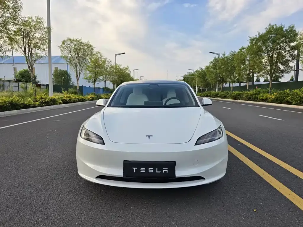Tesla Model 3 — фото 7