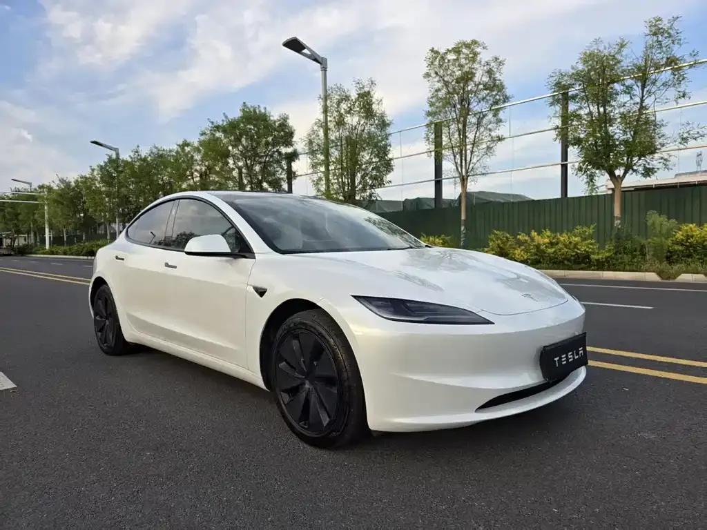 Tesla Model 3 — фото 5