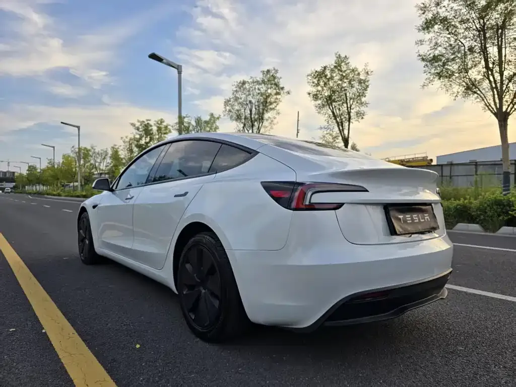Tesla Model 3 — фото 2