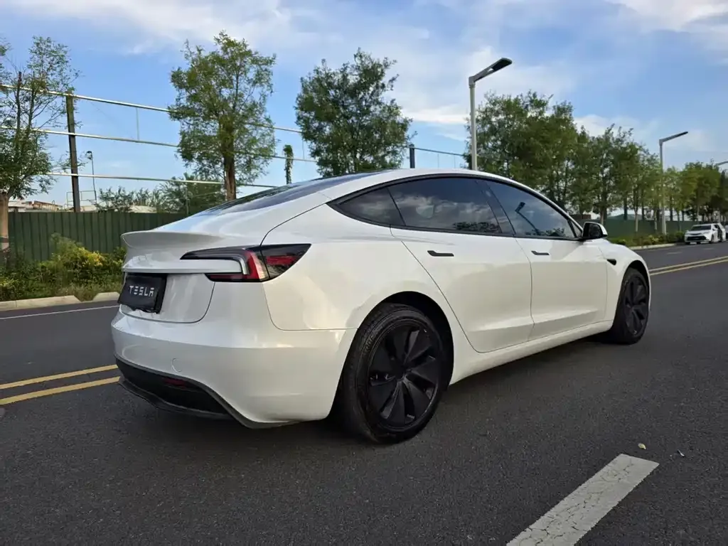 Tesla Model 3 — фото 6