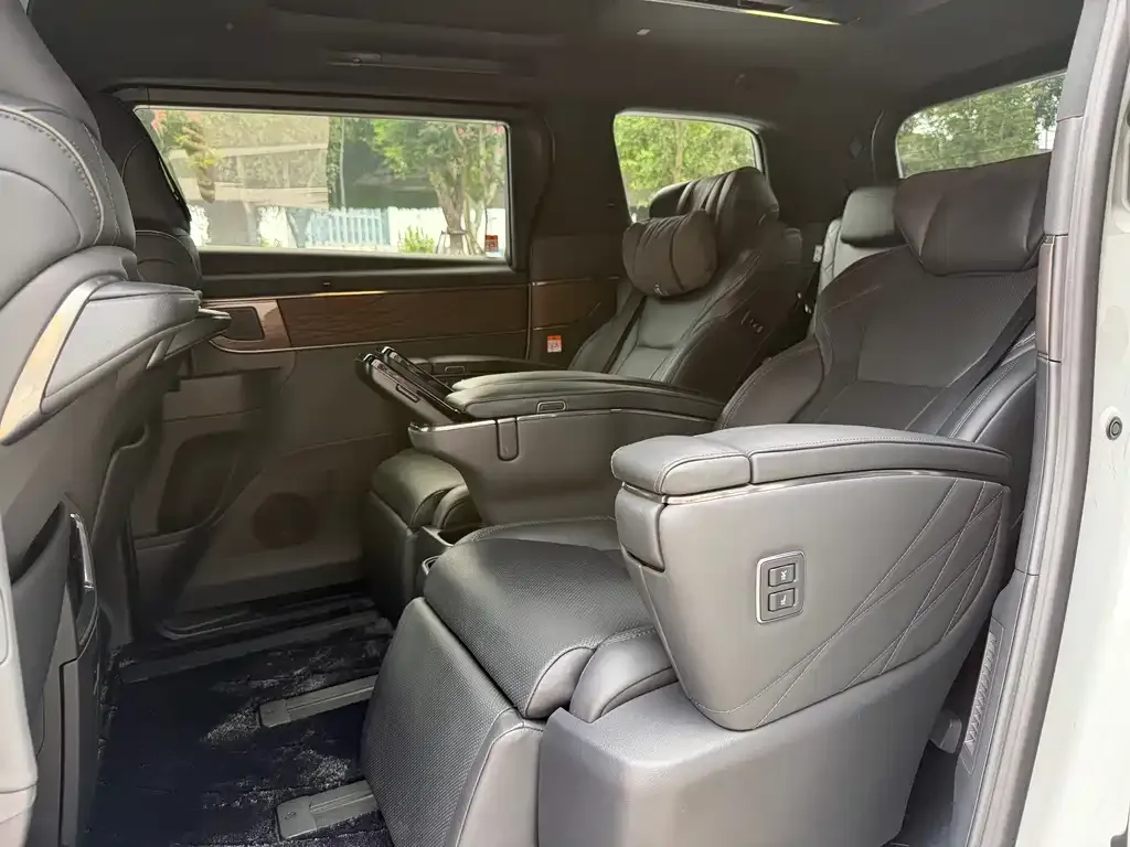 Toyota Vellfire — фото 6