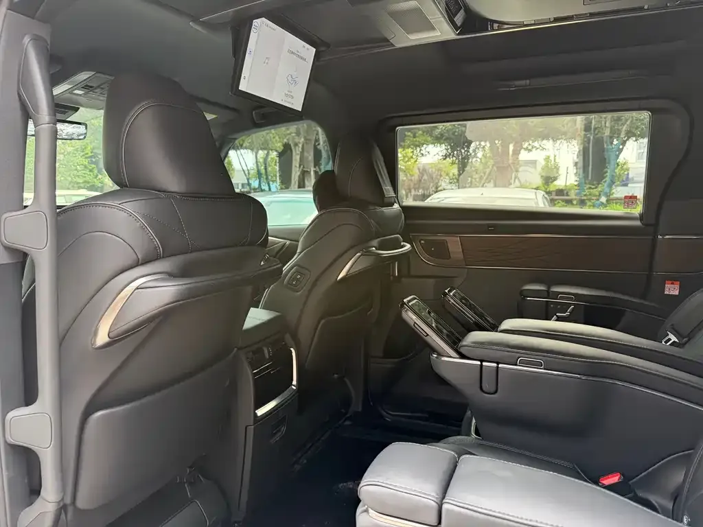 Toyota Vellfire — фото 4