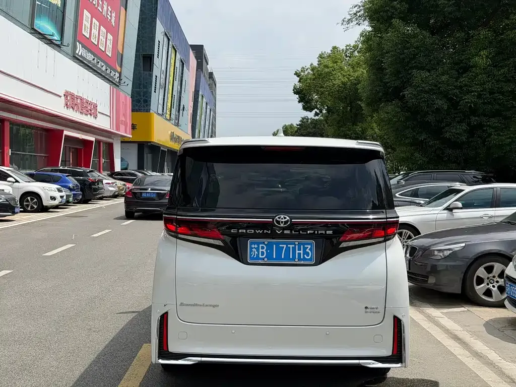 Toyota Vellfire — фото 8