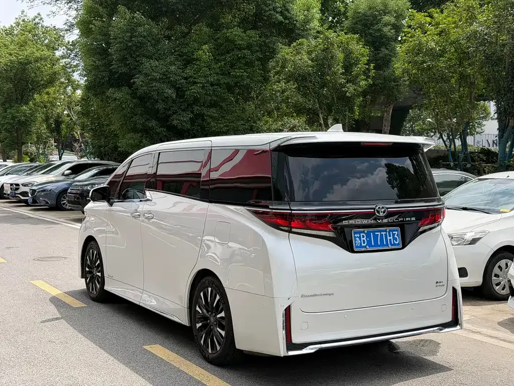 Toyota Vellfire — фото 9