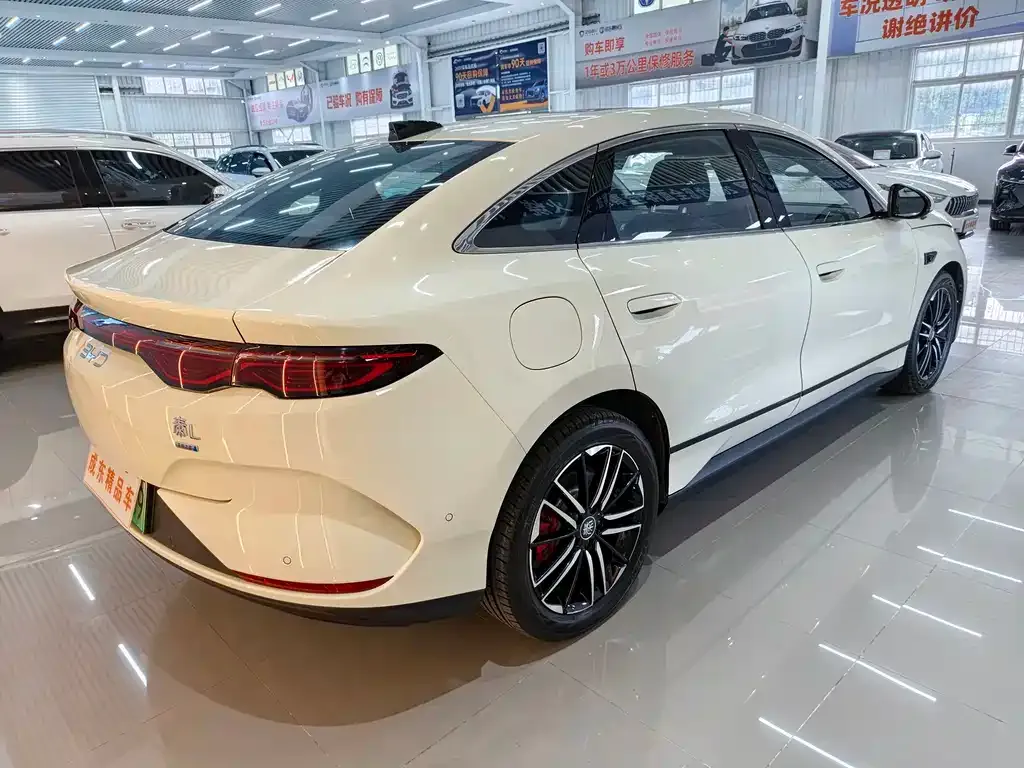 BYD Qin L — фото 9