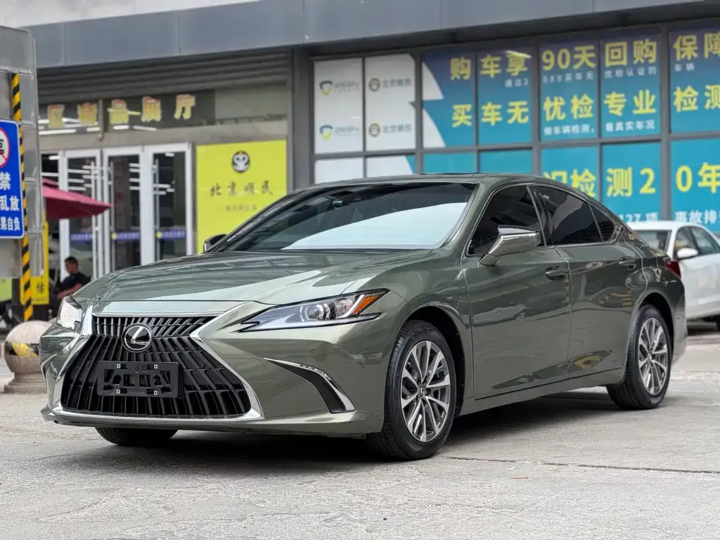 Lexus ES — фото 1