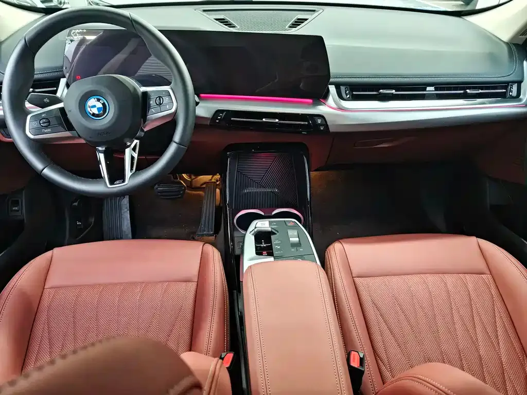 BMW iX1 — фото 7